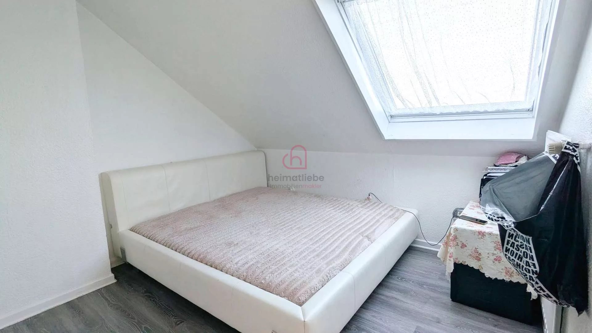 Lenaustr 8 DG Schlafzimmer