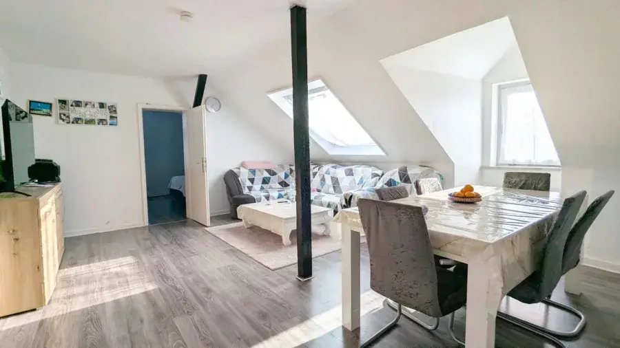 Lenaustr 8 DG Wohnzimmer