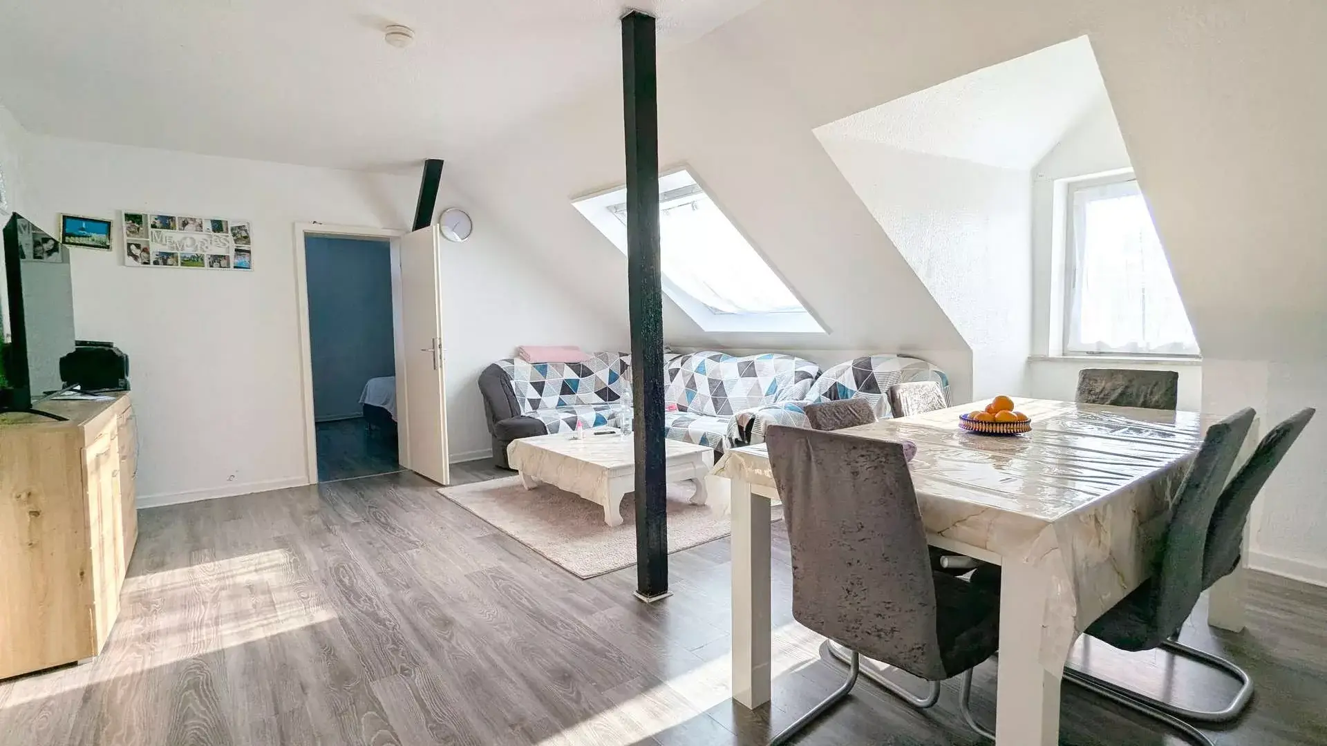 Lenaustr 8 DG Wohnzimmer