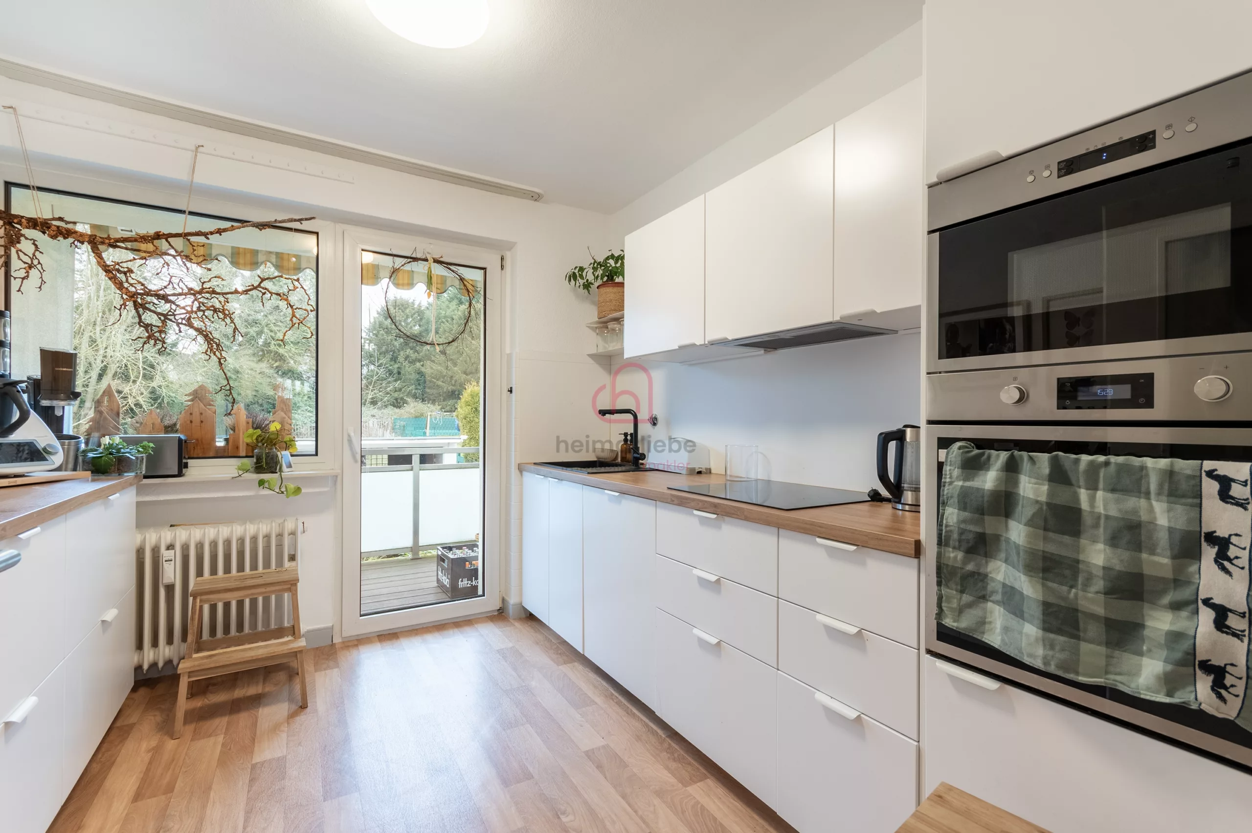 Küche & Balkon