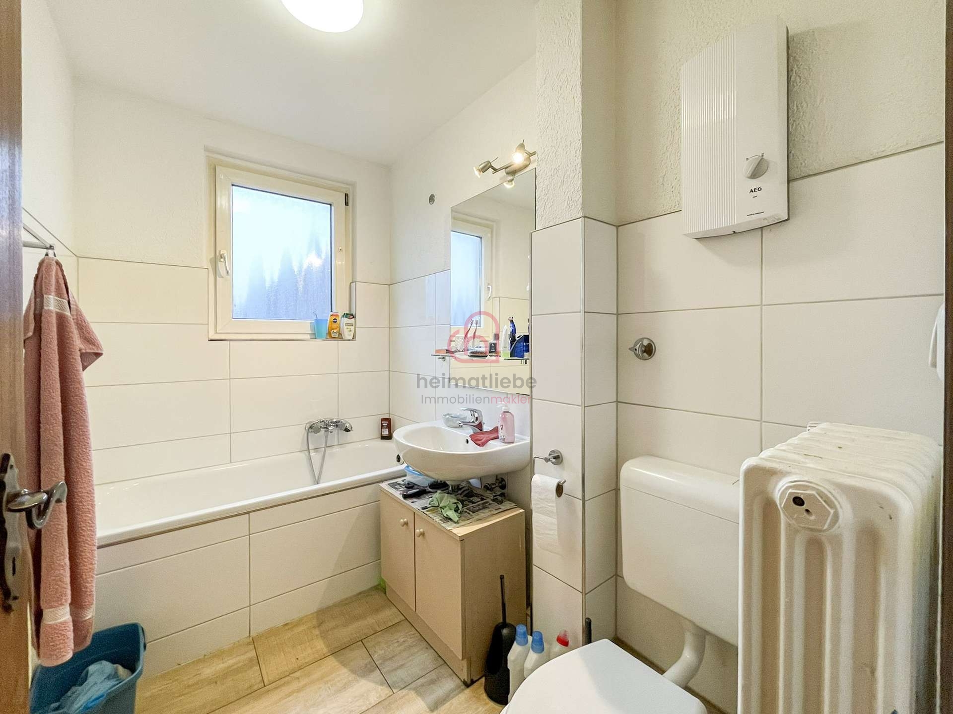 Bad im Erdgeschoss rechts