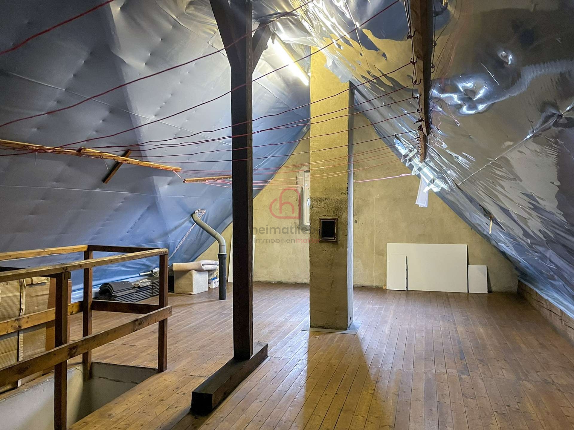 Trockener Spitzboden