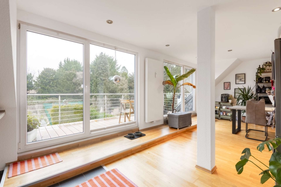 Wohnzimmer im DG mit Balkon