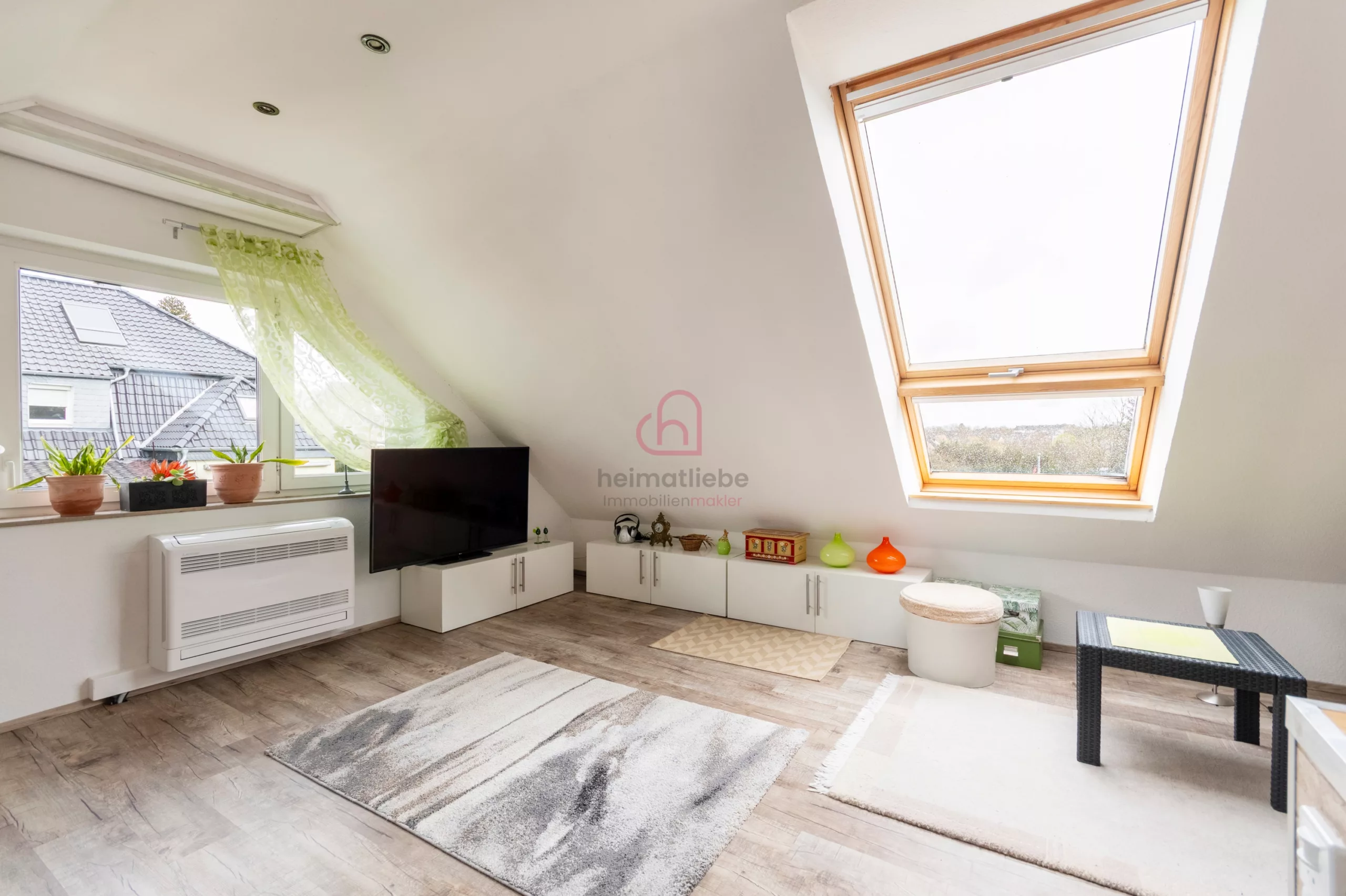 DG | helles Schlafzimmer mit Klimaanlage