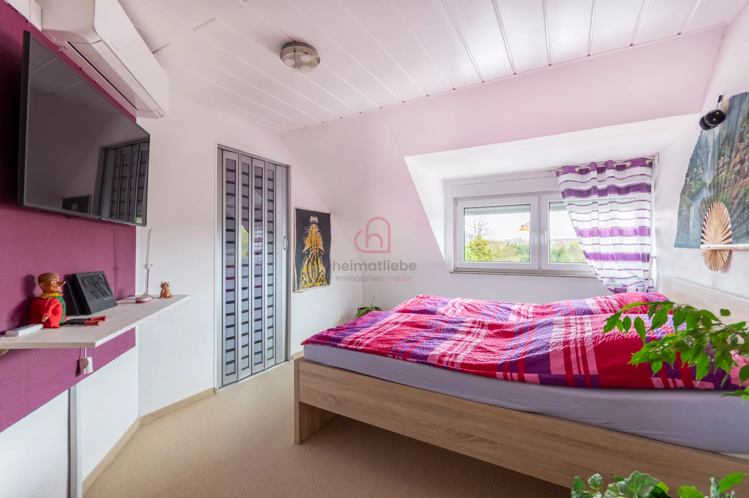 1. Obergeschoss Schlafzimmer mit begehbarem Kleiderschrank